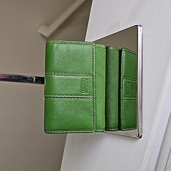 Coach Handbags - Coach 1941 Leatherware Apple Green Smooth Leather Trifold Compact Wallet EUC